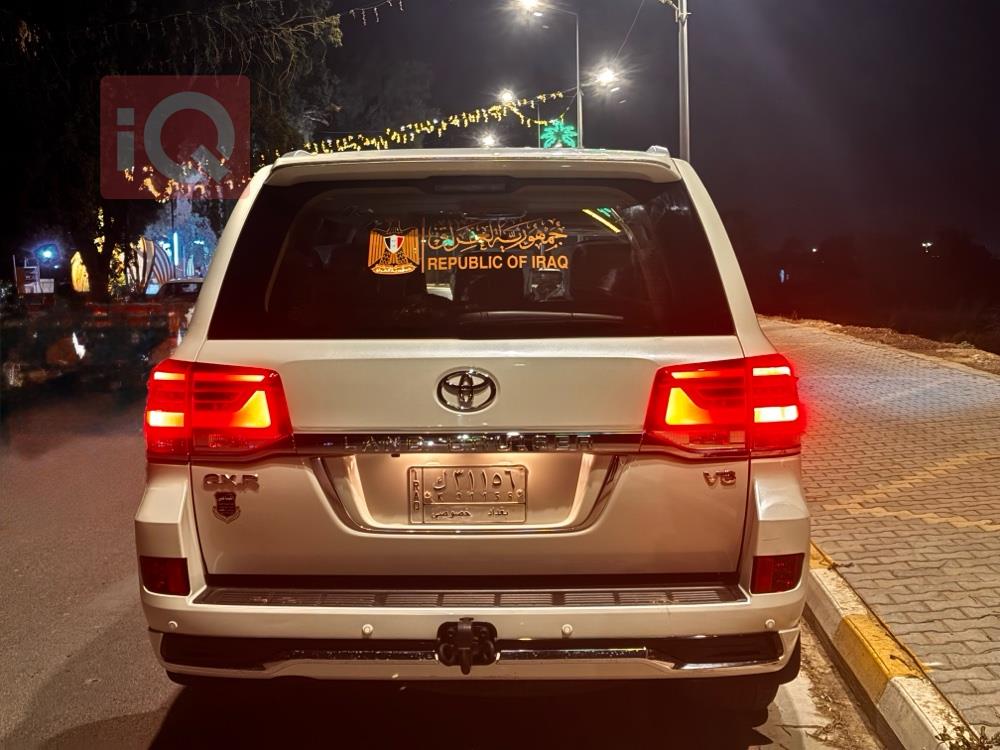 تۆیۆتا لاند کروزەر